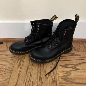 Doc Marten 1460 Smooth Leather Lace Up Boots